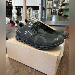On Cloud running sneakers